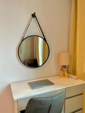 Cozy At 38 Park Avenue, It Park With Pool & Gym Access, And Netflix-ready *