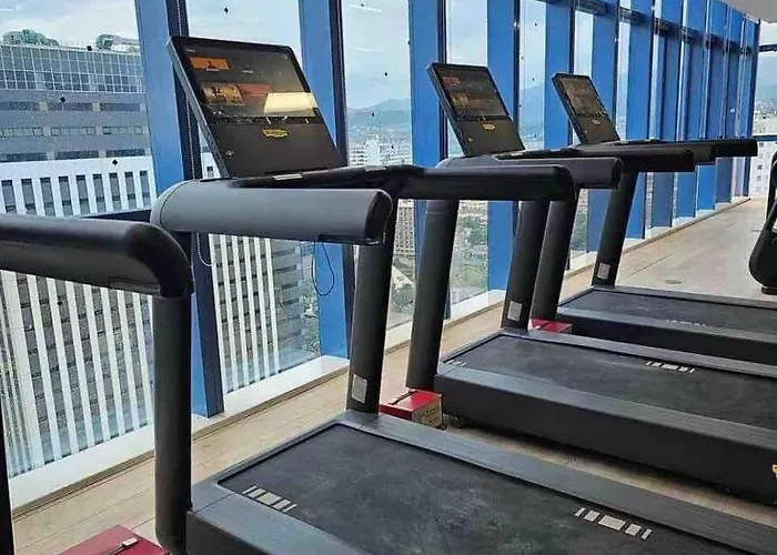 Cozy At 38 Park Avenue, It Park With Pool & Gym Access, And Netflix-ready アパート セブ市