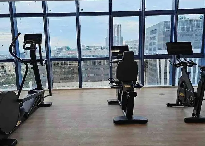 Cozy At 38 Park Avenue, It Park With Pool & Gym Access, And Netflix-ready アパート